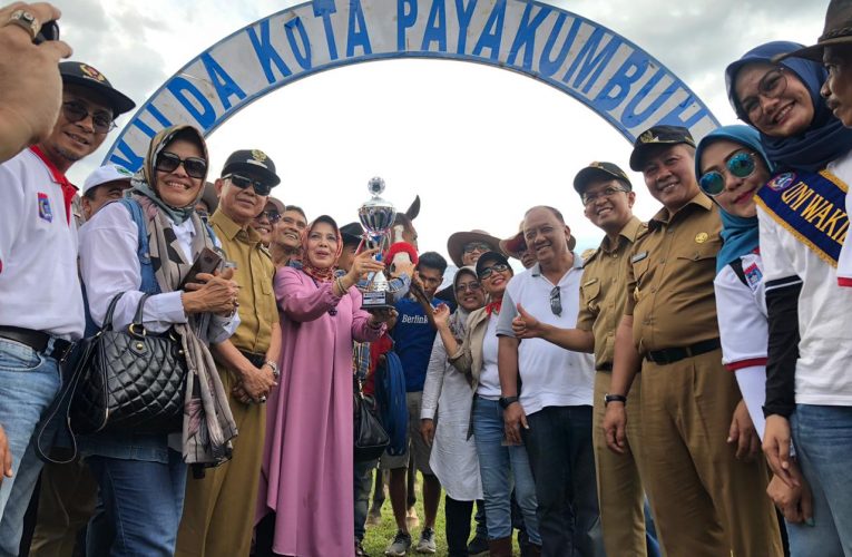 Ketum KONI Pusat Bersama Ketum PP Pordasi Kunjungi Kompetisi Pacuan Kuda Tertua di Indonesia
