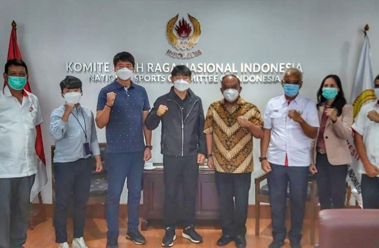 Ketua Umum KONI Pusat Bersama Seluruh Rakyat Indonesia Dukung Timnas Sepak Bola Indonesia