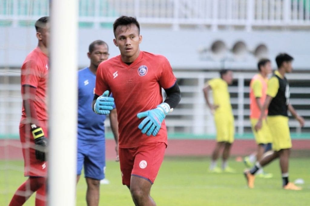 Gaji Kiper Arema FC Akan Dipangkas Separuh | Gerakita