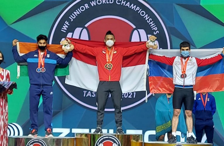 Rizki Juniansyah Tutup 2021 IWF Junior World Championships dengan Status Lifter Terbaik