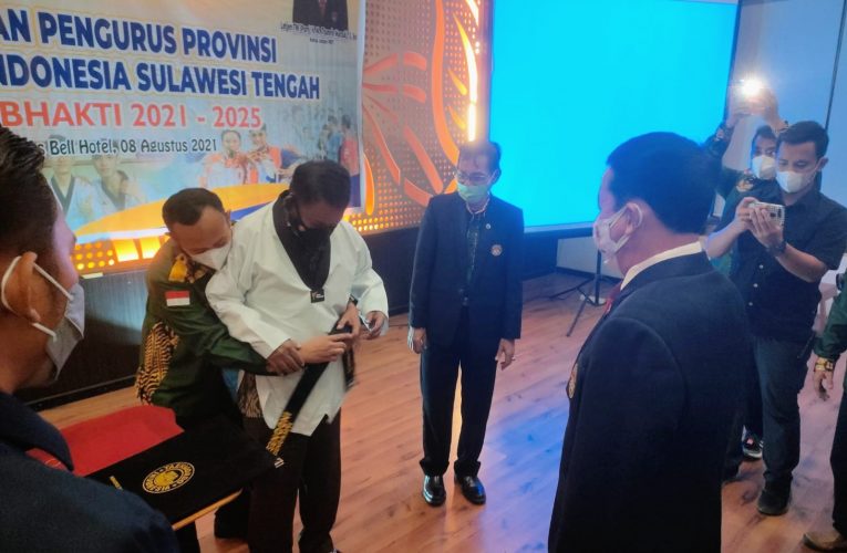 Gubernur Sulawesi Tengah, H. Rusdy Mastura Mendapat Penghargaan Dan 5 Kehormatan dari Pengurus Besar Taekwondo Indonesia