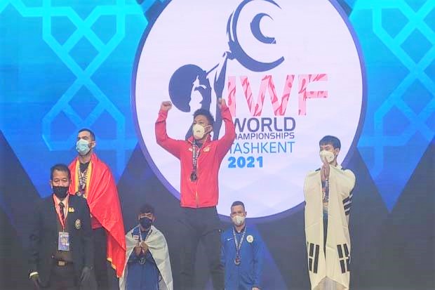 Lifter Indonesia Raih Dua Emas pada Kejuaraan Dunia Angkat Besi di Uzbekistan