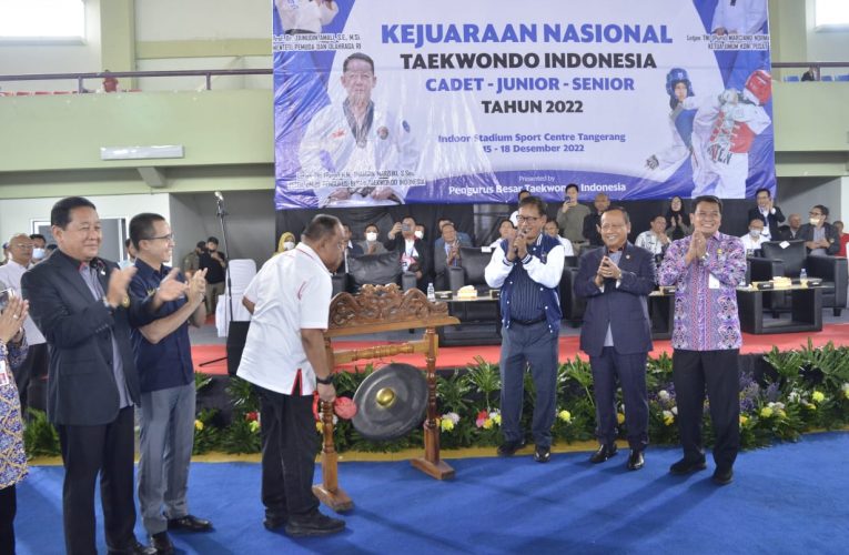 Ketum KONI Pusat Secara Resmi Membuka Kejurnas Taekwondo Indonesia 2022