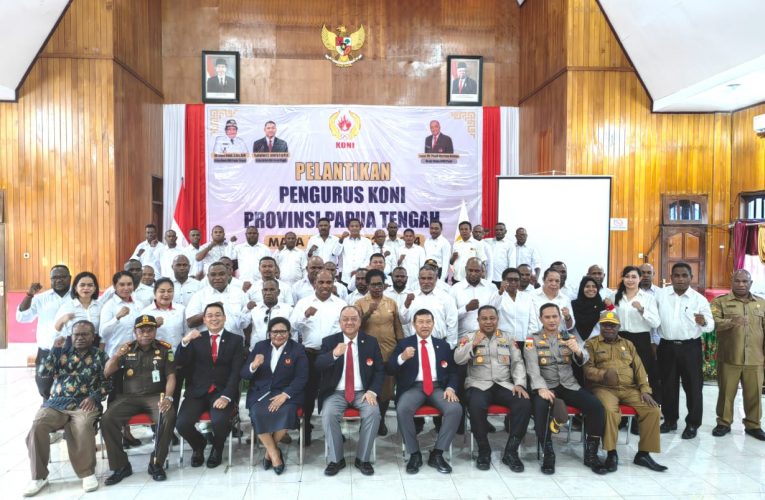 Ketum KONI Pusat Melantik Pj.Gubernur Papua Tengah Ribka Haluk sebagai Ketua KONI DOB Pertama