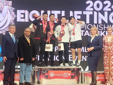 Rahmat Erwin Abdullah dan Rizki Juniansyah Berbagi Podium Kejuaraan Asia Angkat Besi 2024