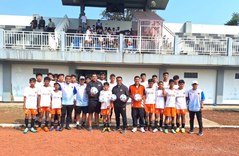 KONI Pusat Dukung Distribusi Bola dari FIFA ke SSB