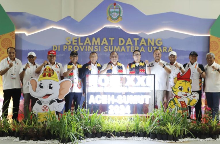 Ketua Umum KONI Pusat Disambut Tarian Khas Sumatera Utara di Bandara Kualanamu