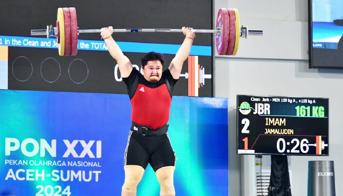 Imam Jamaludin Hadiahi Anak Ulang Tahun dengan Tiga Rekor Nasional Angkat Besi 109 Kg Putra