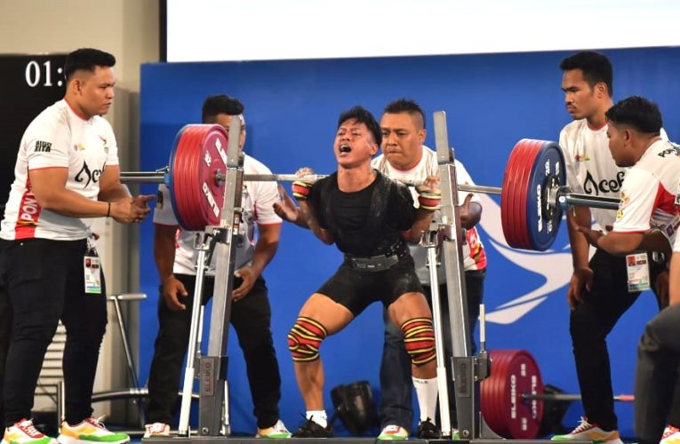 Syaifahmi Riski Pertahankan Medali Emas Angkat Berat 59 Kg pada PON XXI Aceh-Sumut 2024