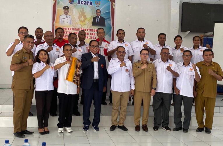 Ketum KONI NTT Melantik Iskandar Lakamau sebagai Ketum KONI Kabupaten Alor