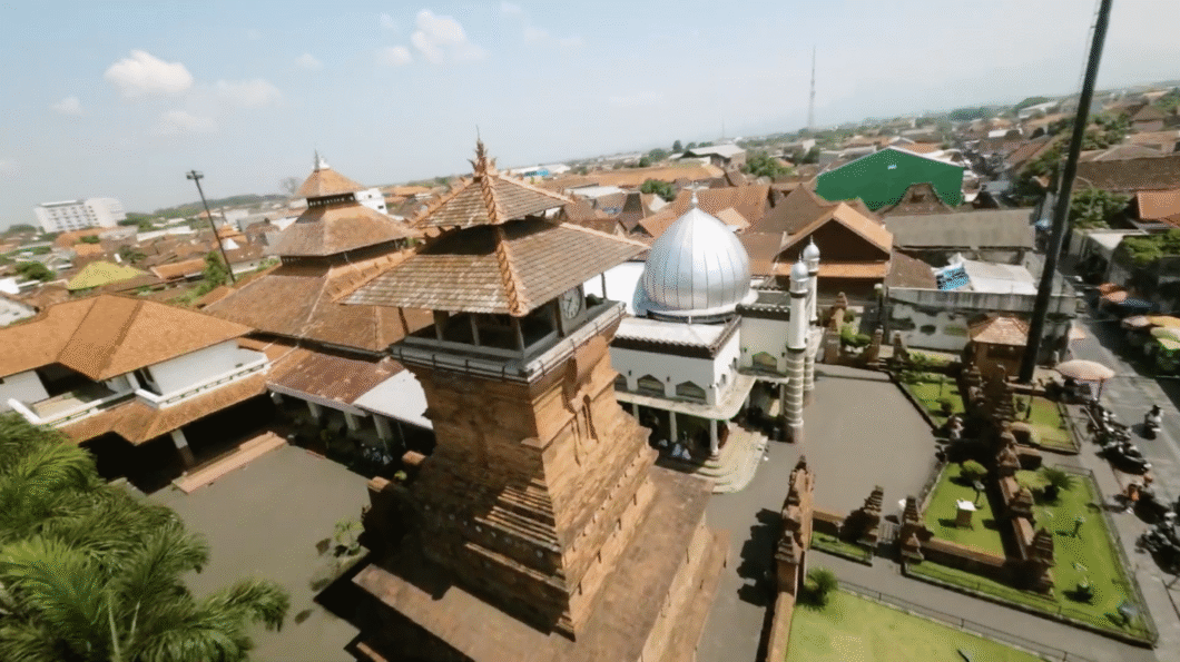 Jelajah Kota Kudus, Peserta PON Bela Diri 2025 Nikmati City Tour dan Keindahan Sport Tourism Kudus