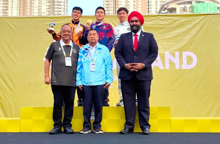 Saksikan Langsung Balap Sepeda di Thailand, Marciano Norman Serahkan Medali untuk Atlet Indonesia